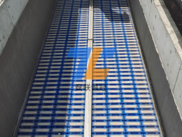 内蒙反硝化深床滤池T型滤砖安装流程